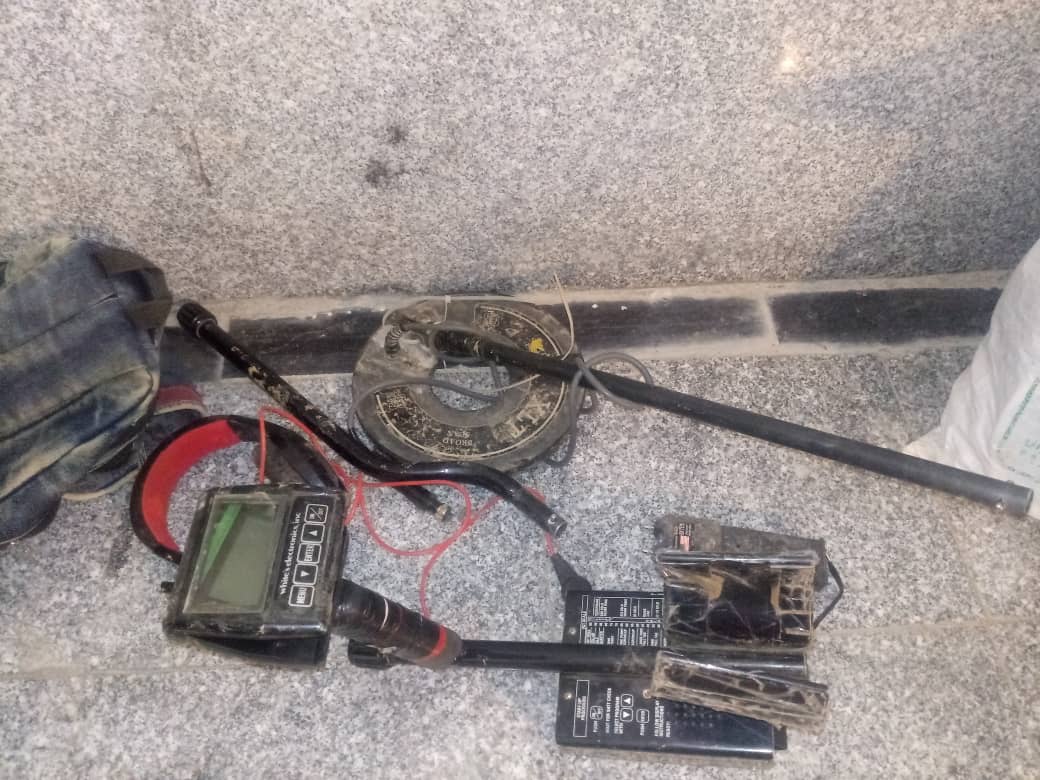 کشف و ضبط یک دستگاه فلزیاب در شهرستان چگنی توسط ماموران نیروی انتظامی
